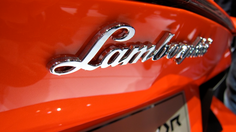 Illustration for article titled Lamborghini Aventador, live and in the orange metallic flesh